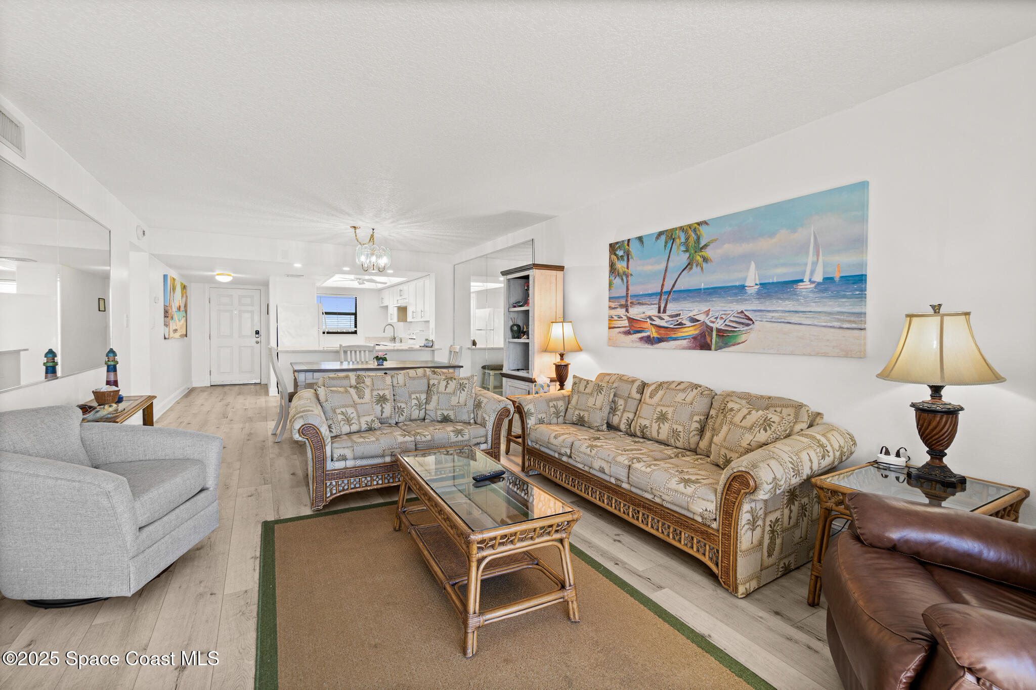 7520 Ridgewood Avenue 906