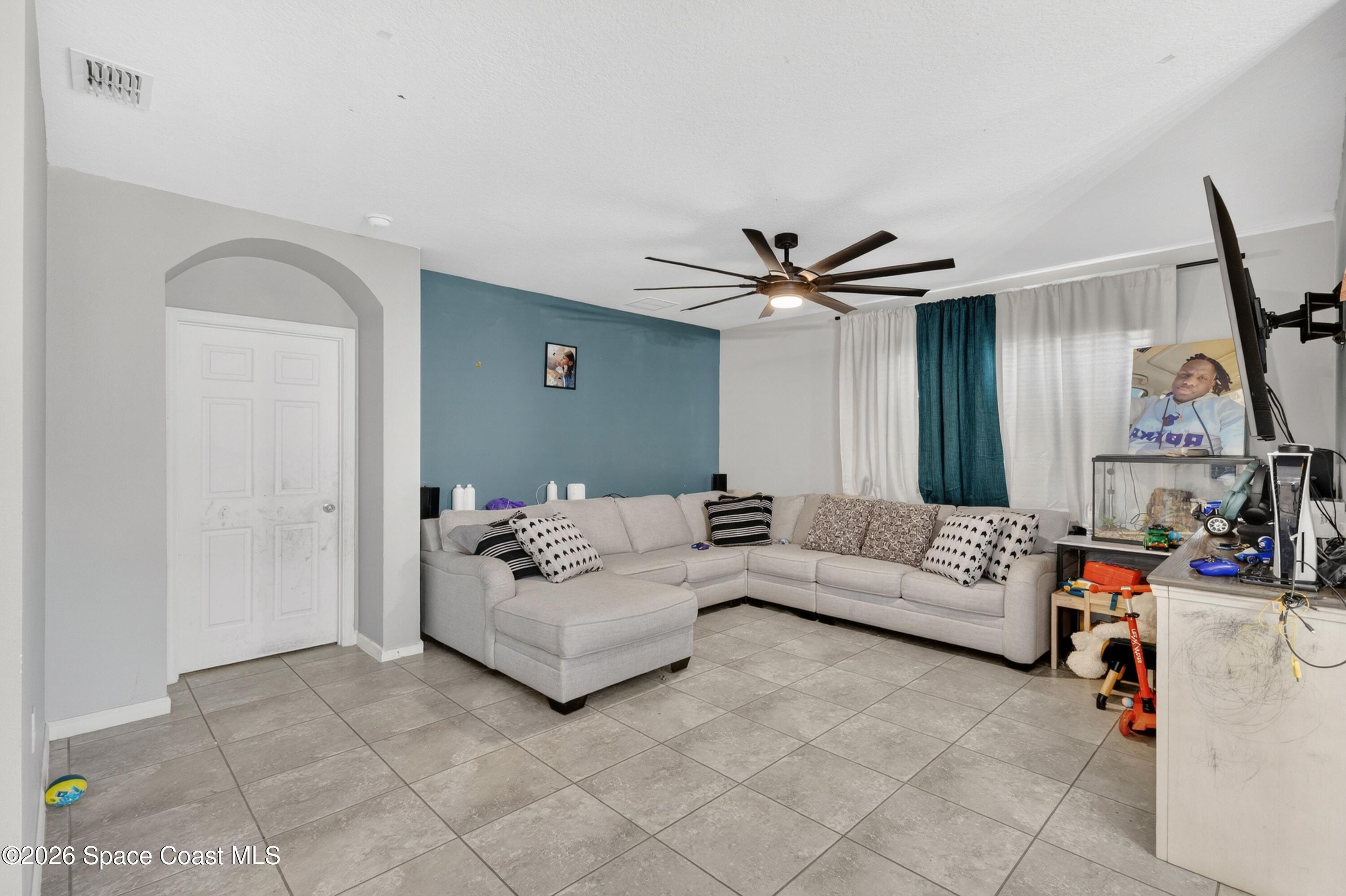 941 Century Avenue SE