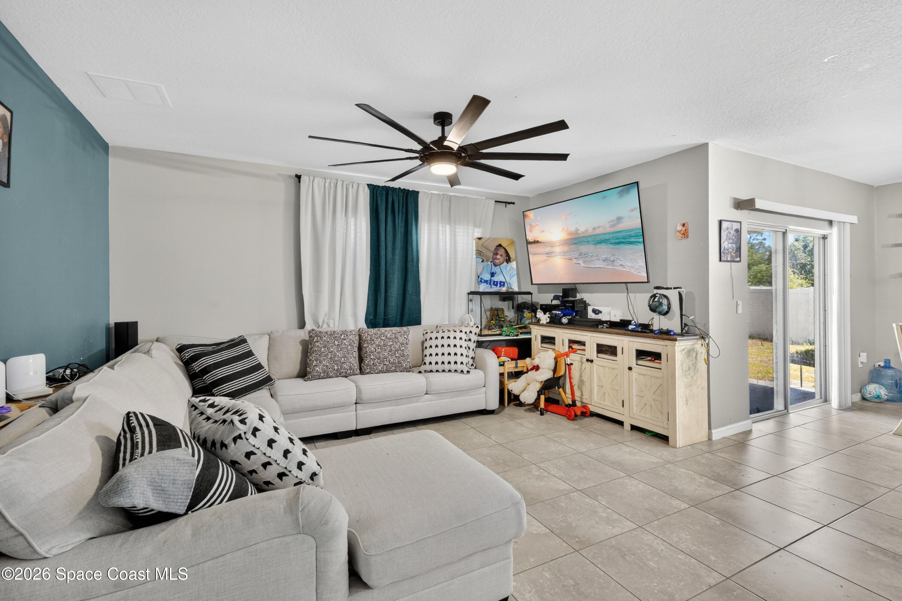 941 Century Avenue SE