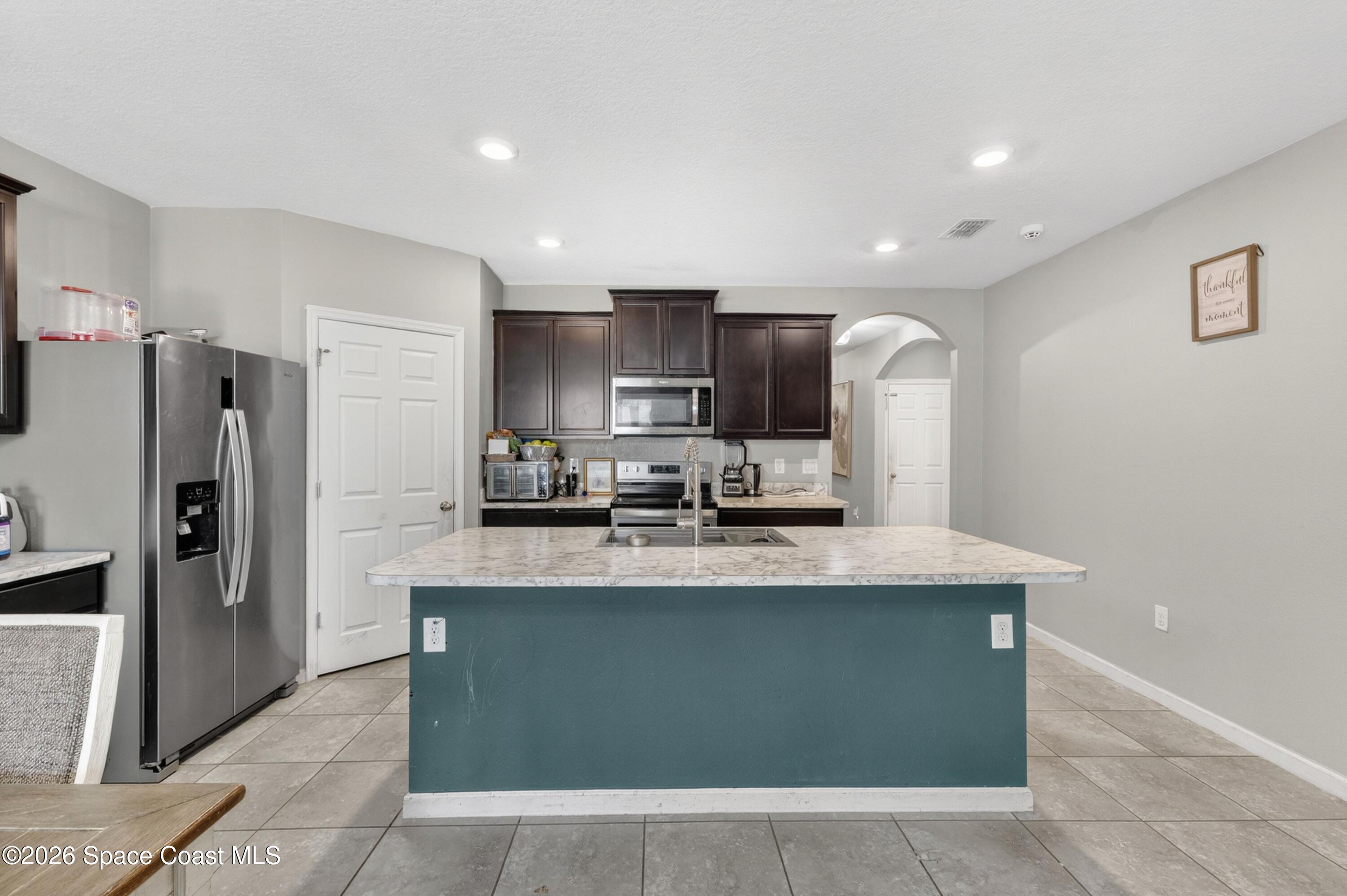 941 Century Avenue SE