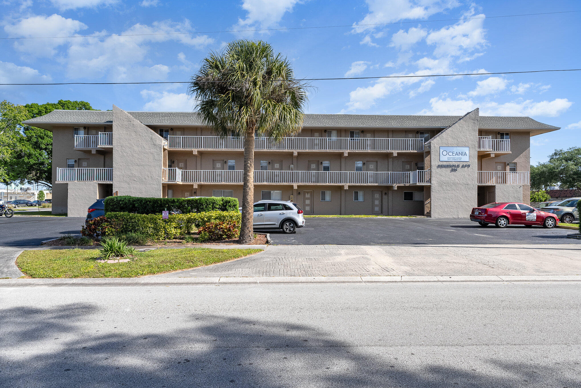Photo 1 of 23 — 204 W Seminole Avenue 1, Melbourne, FL 32901