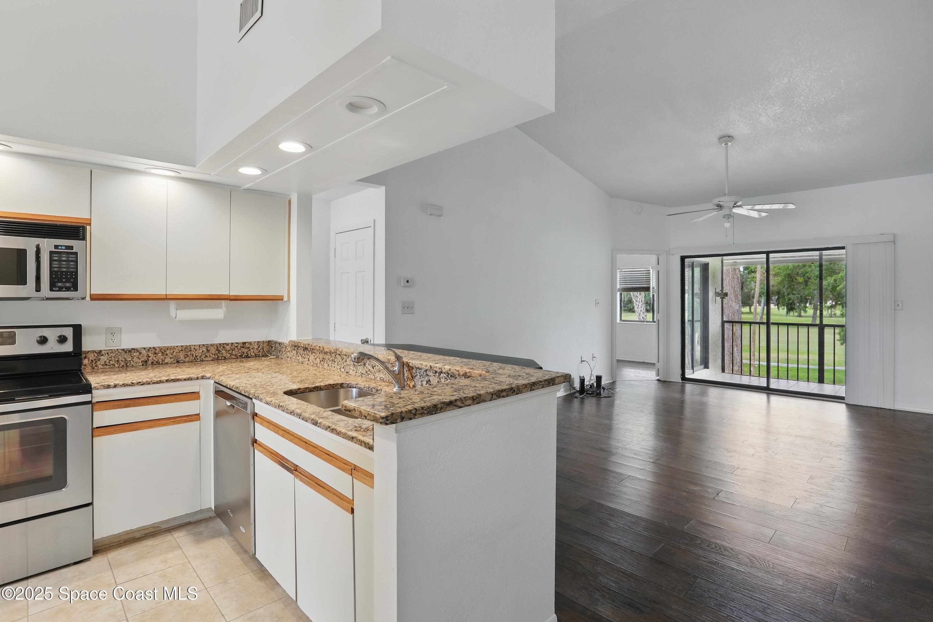 1167 Country Club Drive 1123