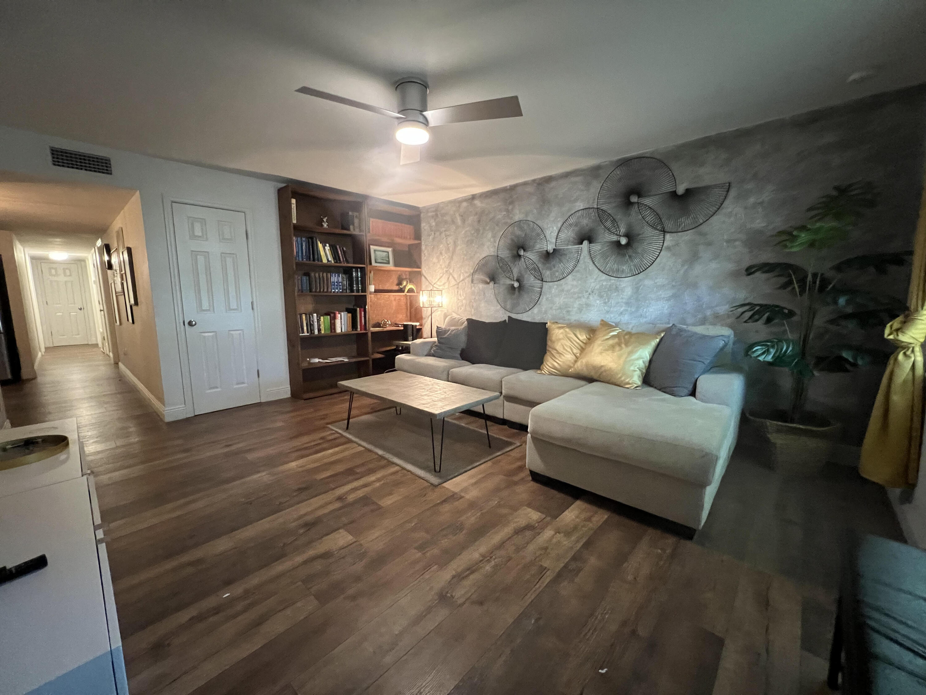 2807 S Vassar Street