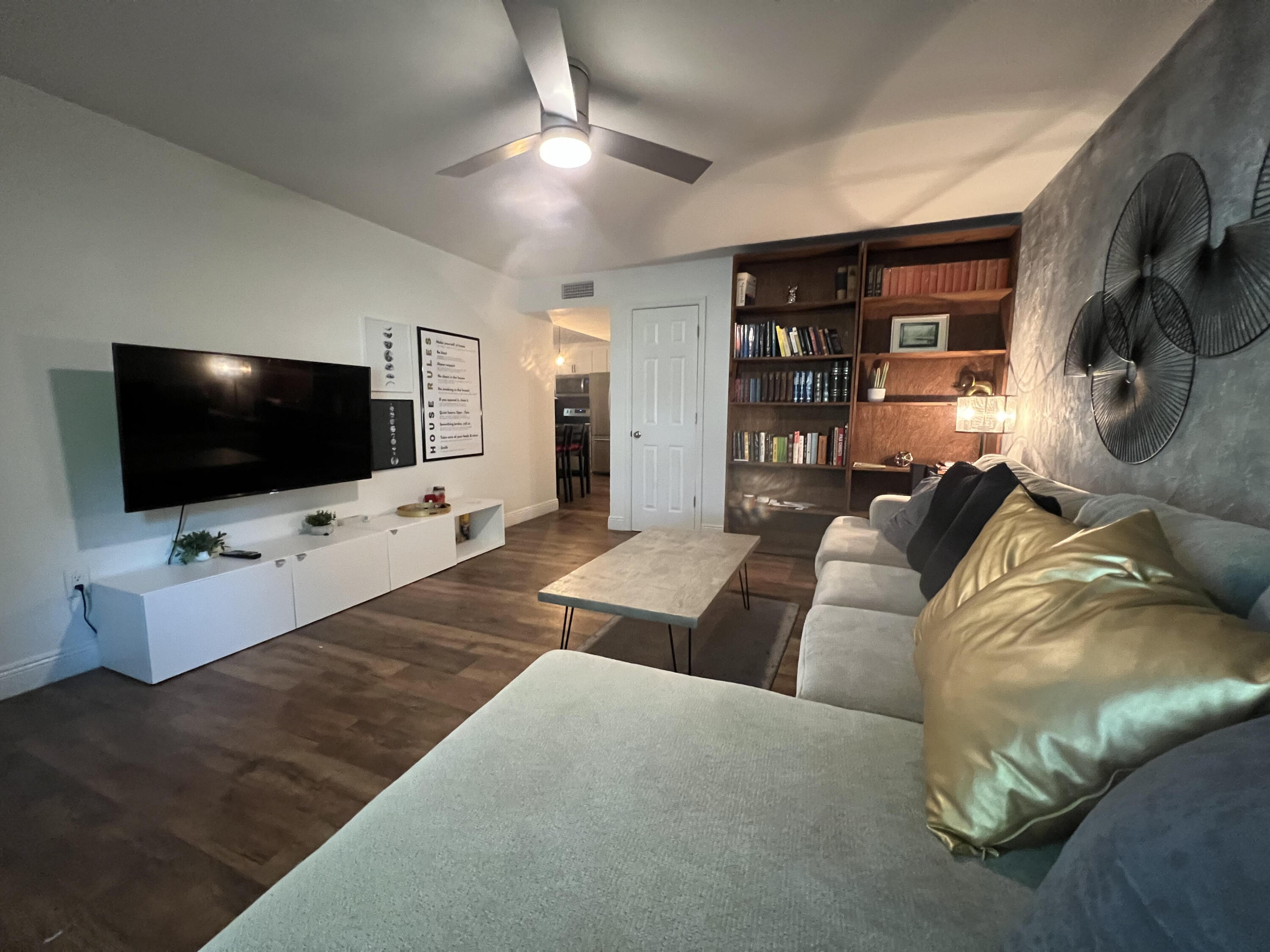 2807 S Vassar Street