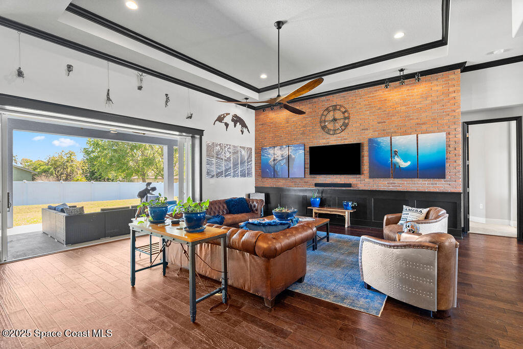 3885 Oakhill Drive