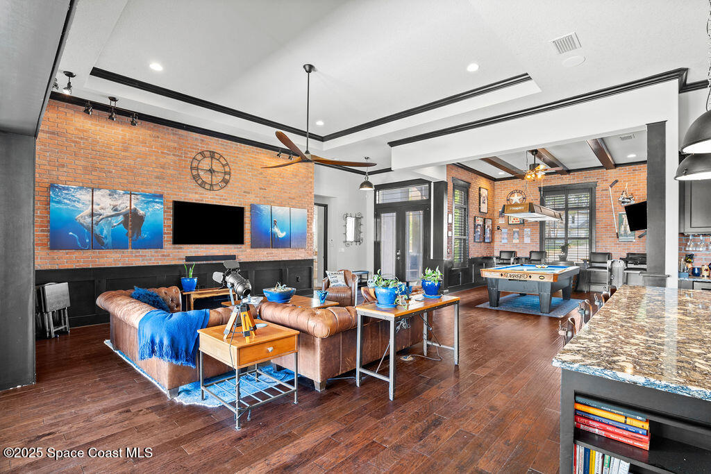 3885 Oakhill Drive