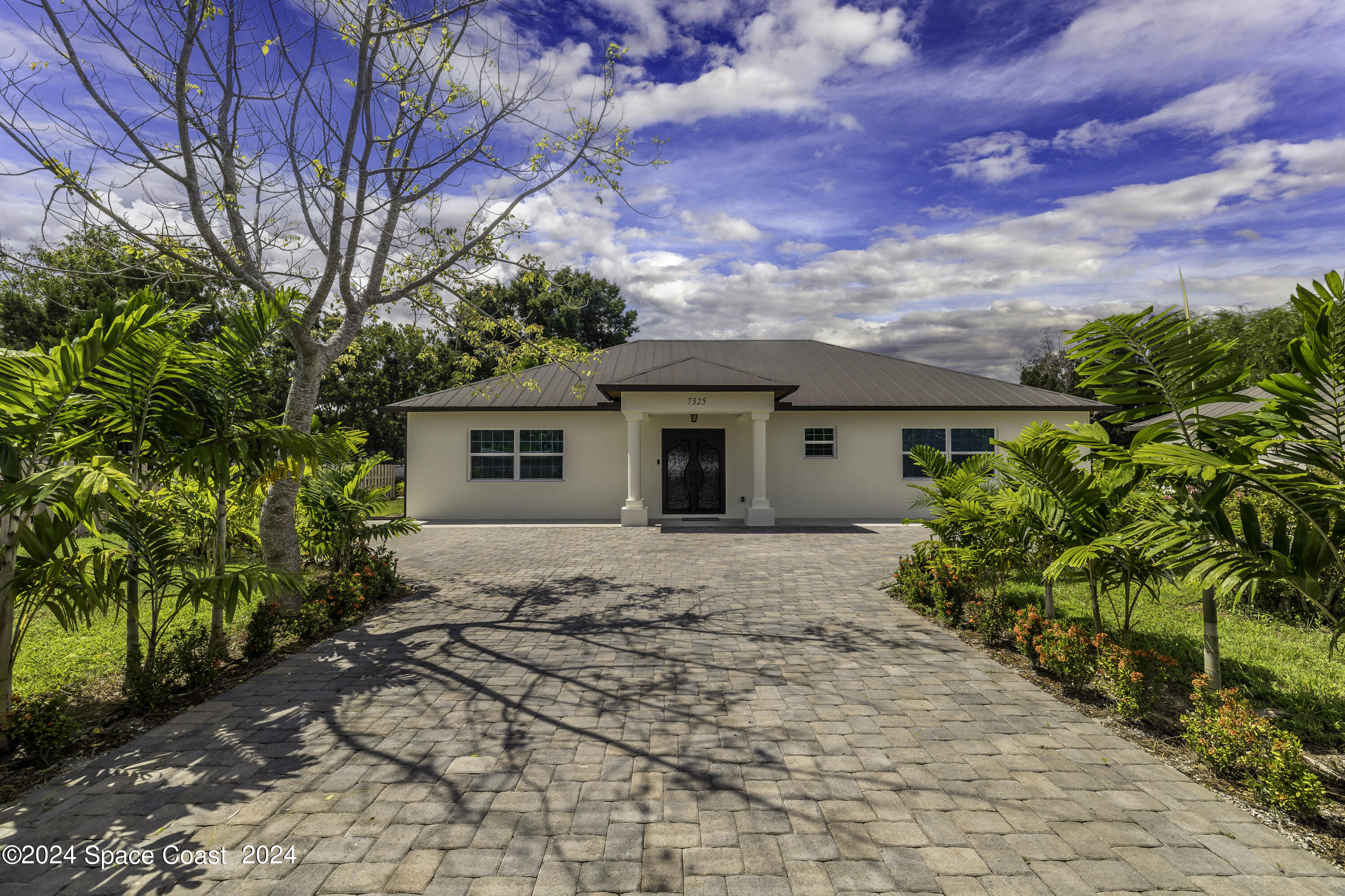 7325 Livingstone Lane