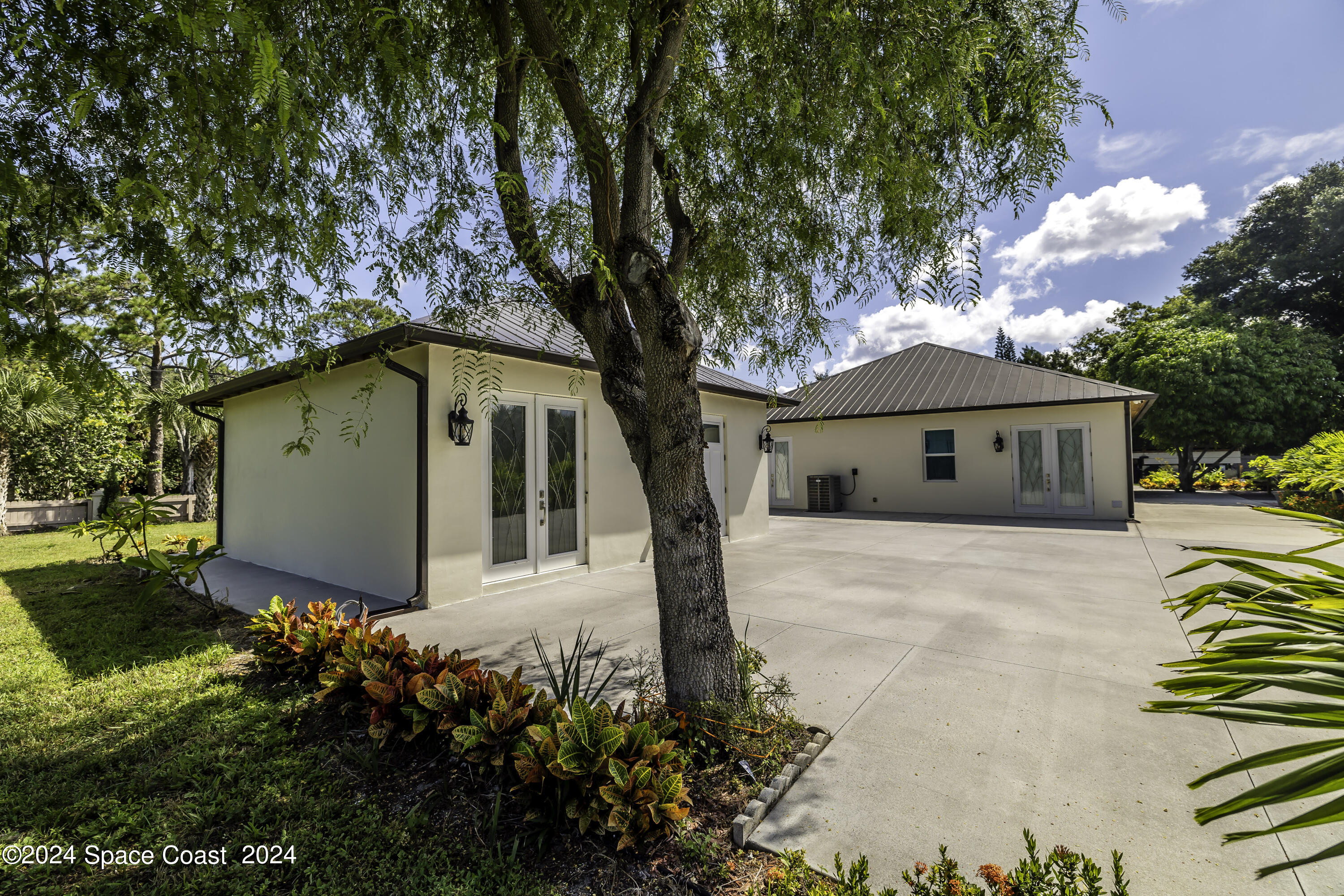 7325 Livingstone Lane
