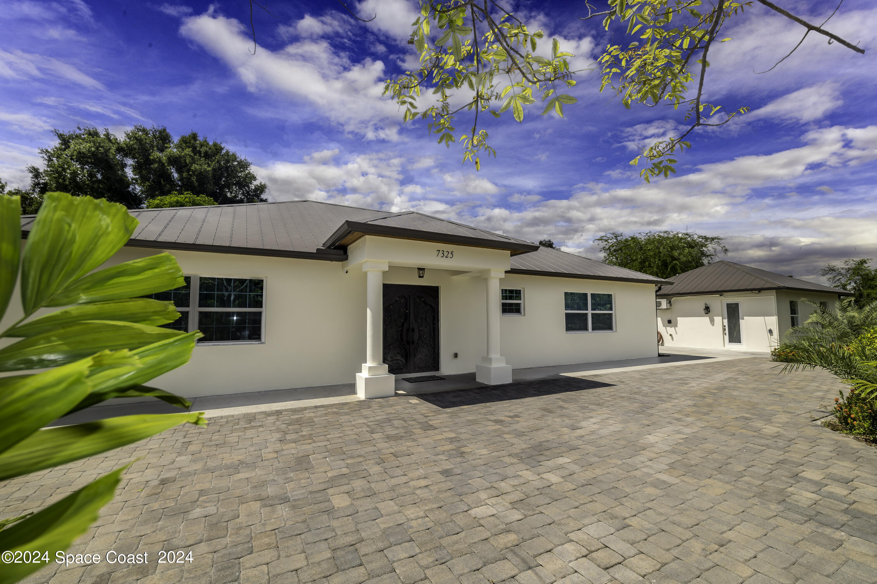 7325 Livingstone Lane
