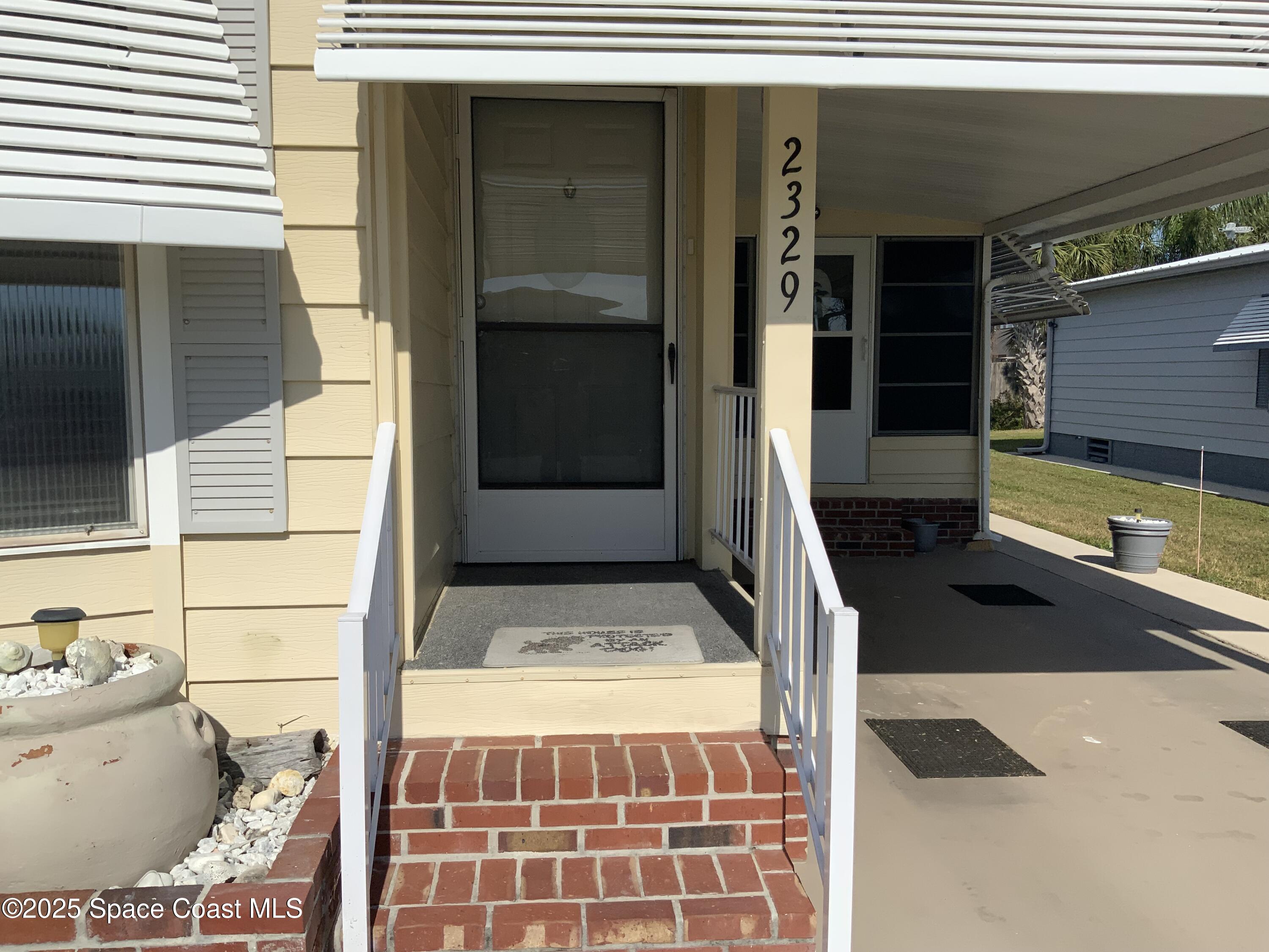 2329 Coconut Palm Drive NE