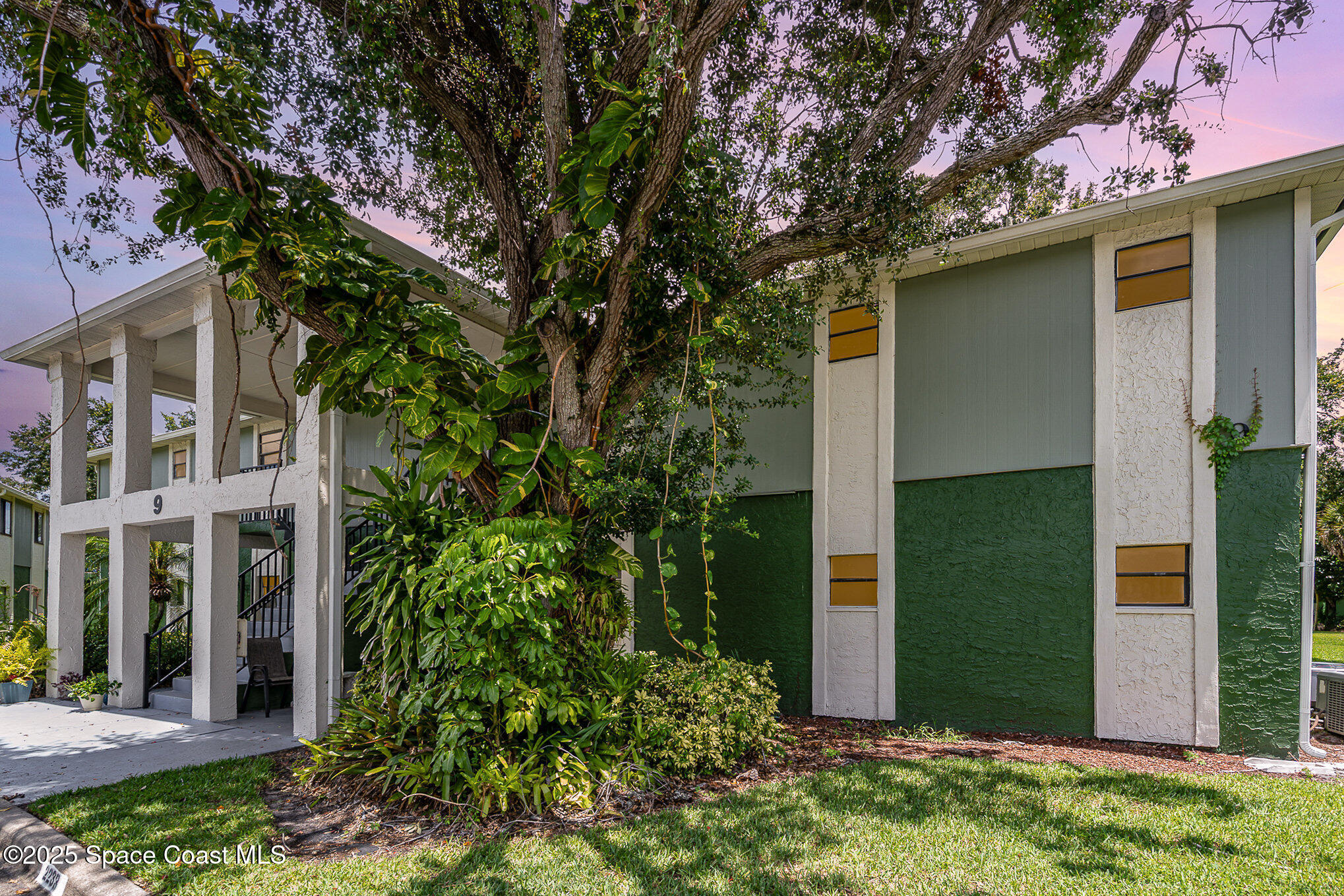 2234 Flower Tree Circle