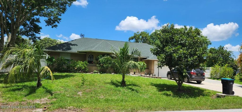 Photo of 840 Cortland Avenue NW, Palm Bay, FL 32907 (MLS # 1056998)