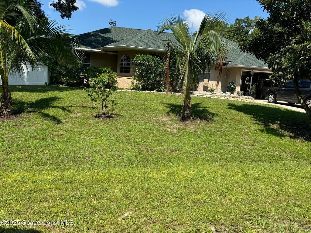 Photo of 840 Cortland Avenue NW, Palm Bay, FL 32907 (MLS # 1056998)