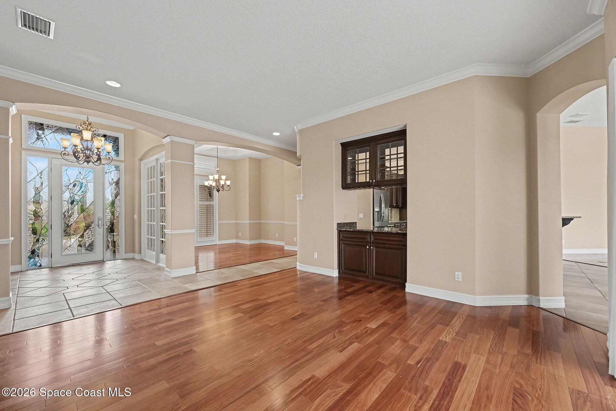 935 Chatsworth Drive