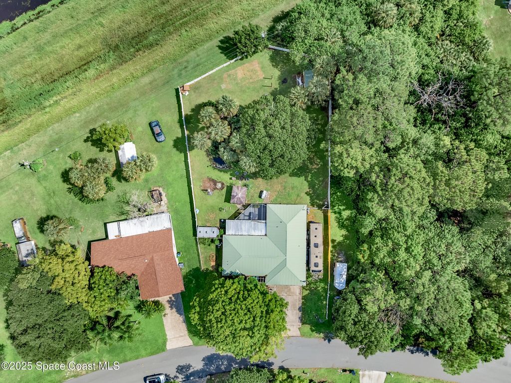 Photo of 1562 Hayworth Circle NW, Palm Bay, FL 32907 (MLS # 1056945)