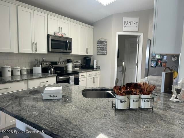 2572 Addington Circle