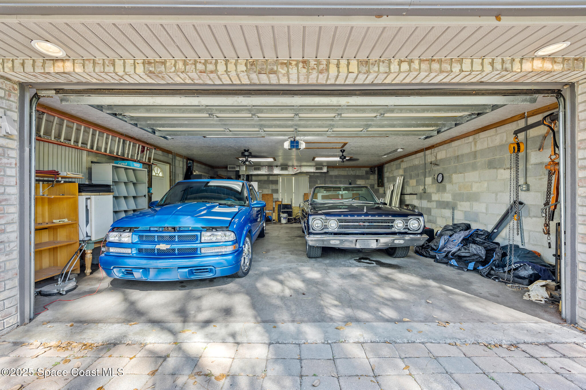 5425 James Lane