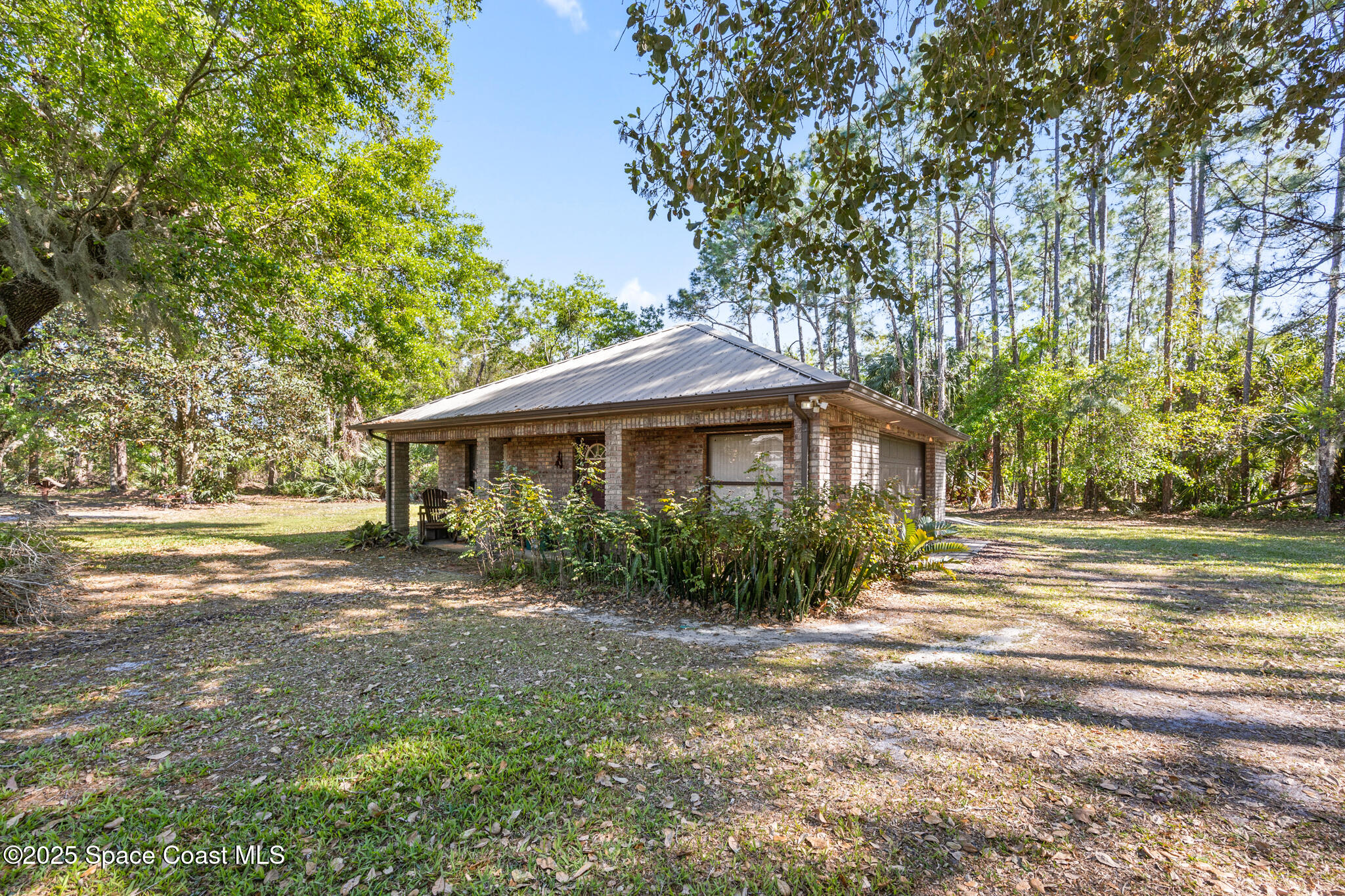 5425 James Lane