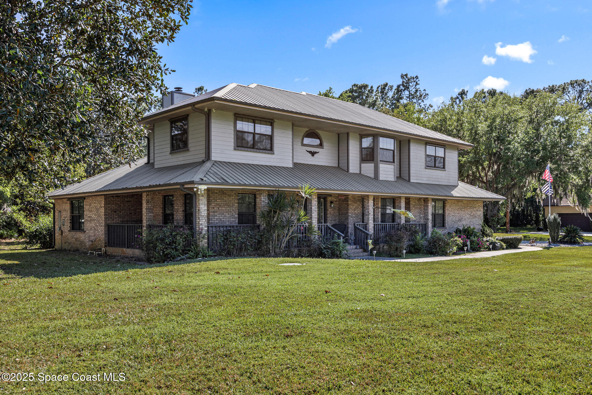5425 James Lane