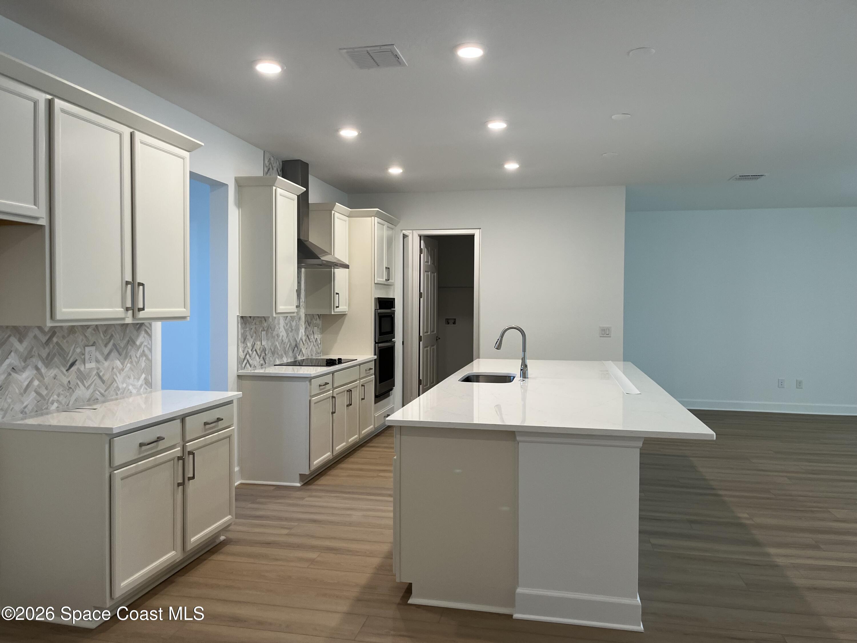 1044 Connolly Lane NE