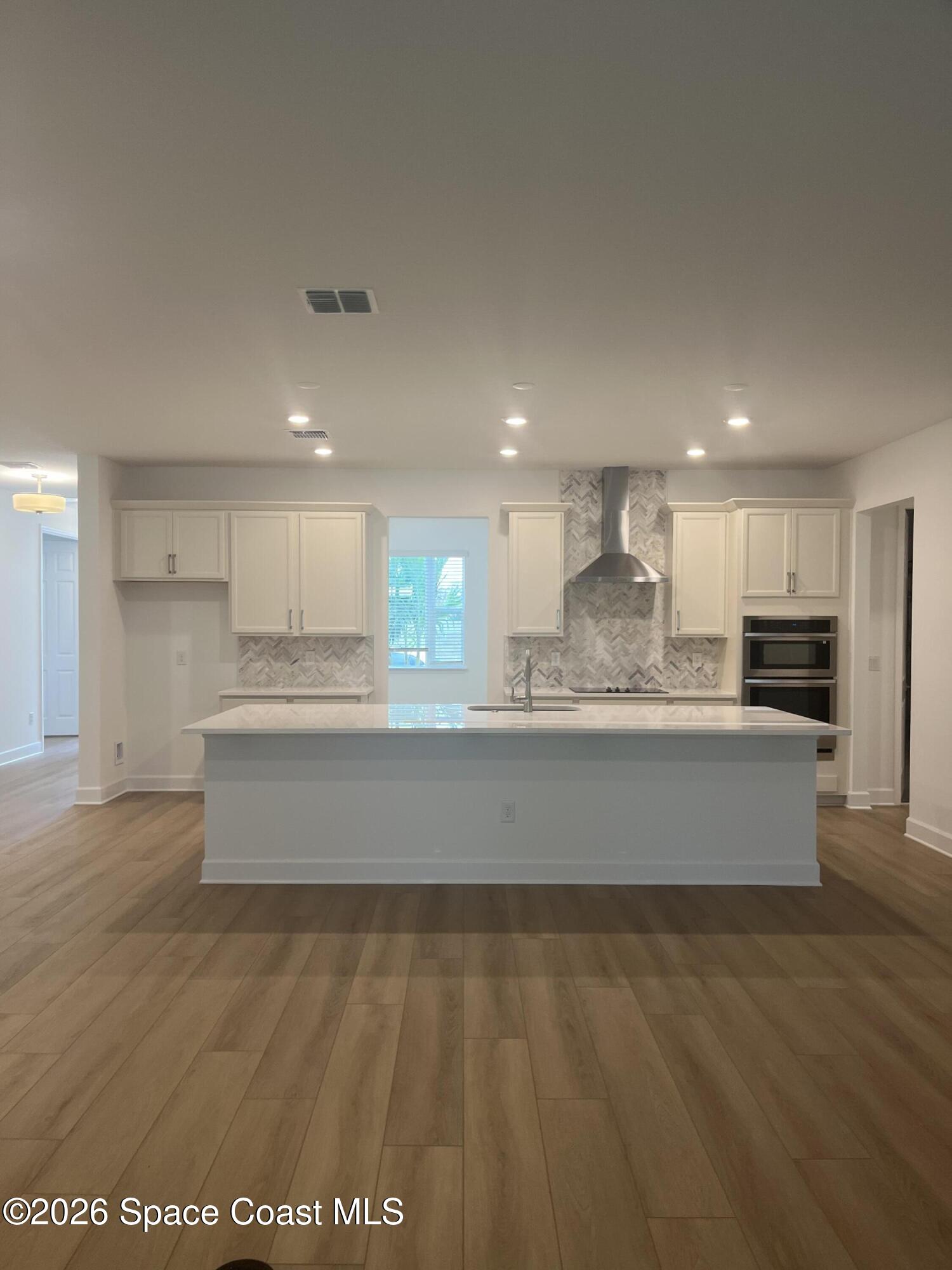 1044 Connolly Lane NE