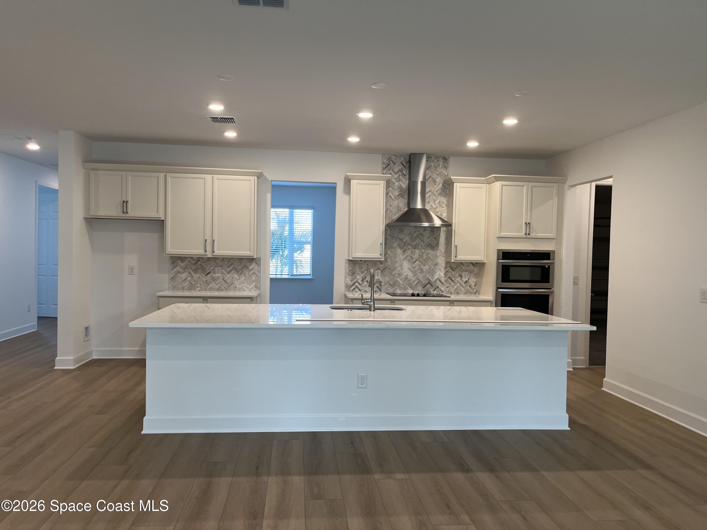 1044 Connolly Lane NE