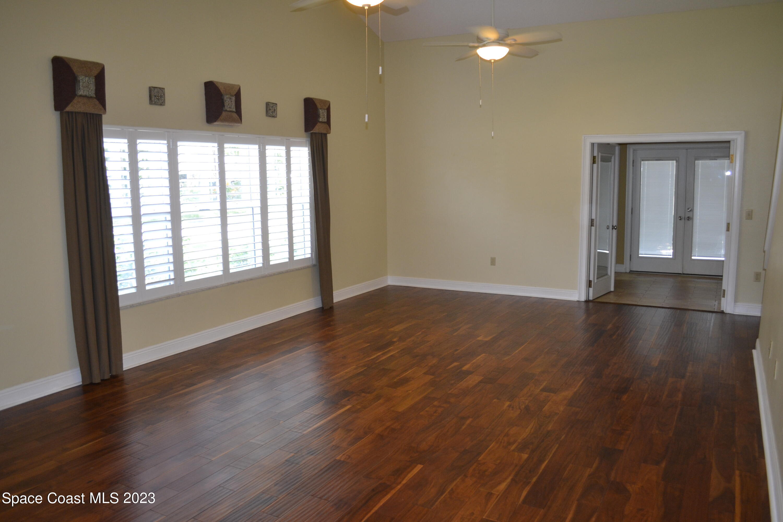 670 Lakewood Lane