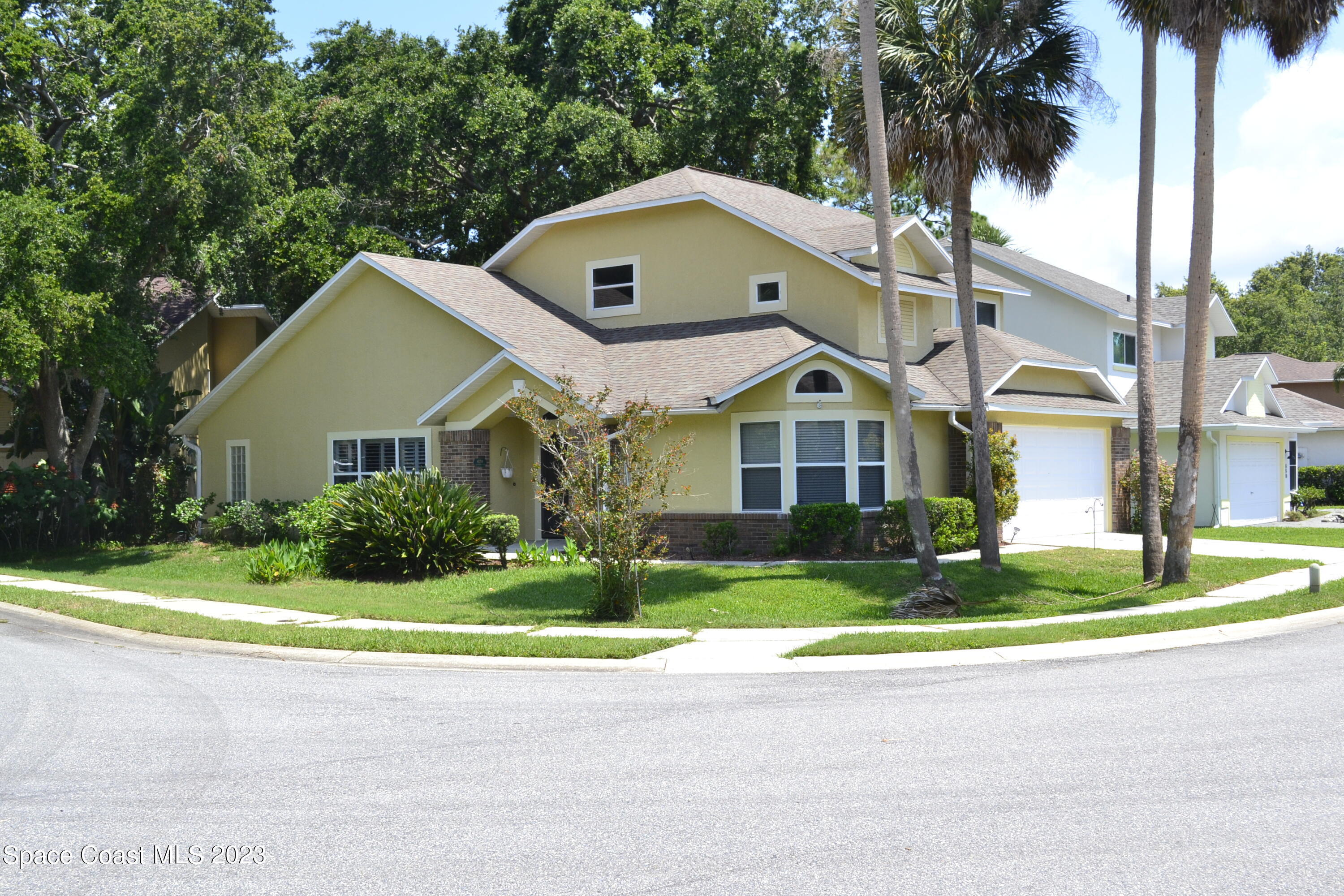 670 Lakewood Lane