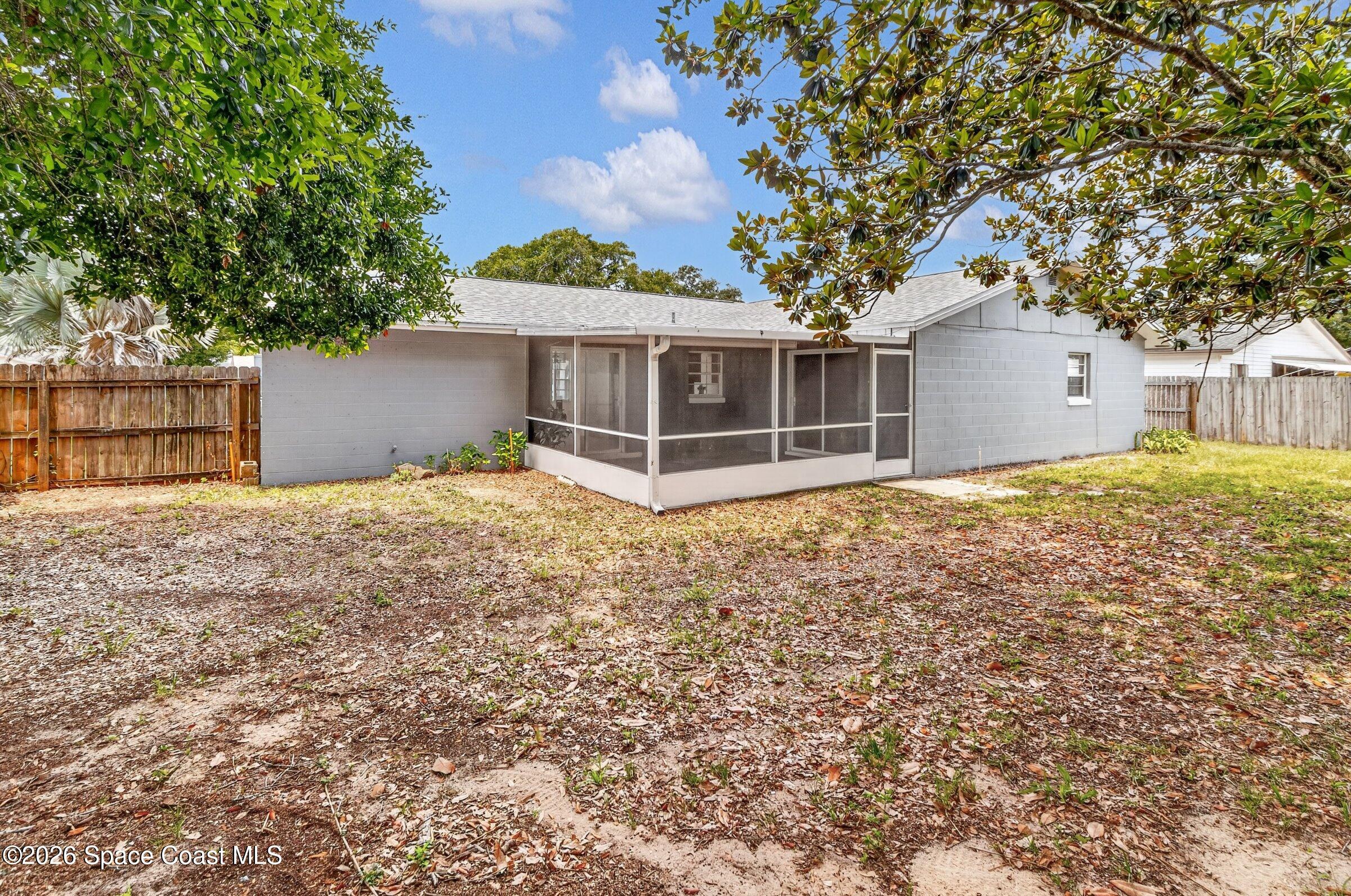 3905 Valley Lane