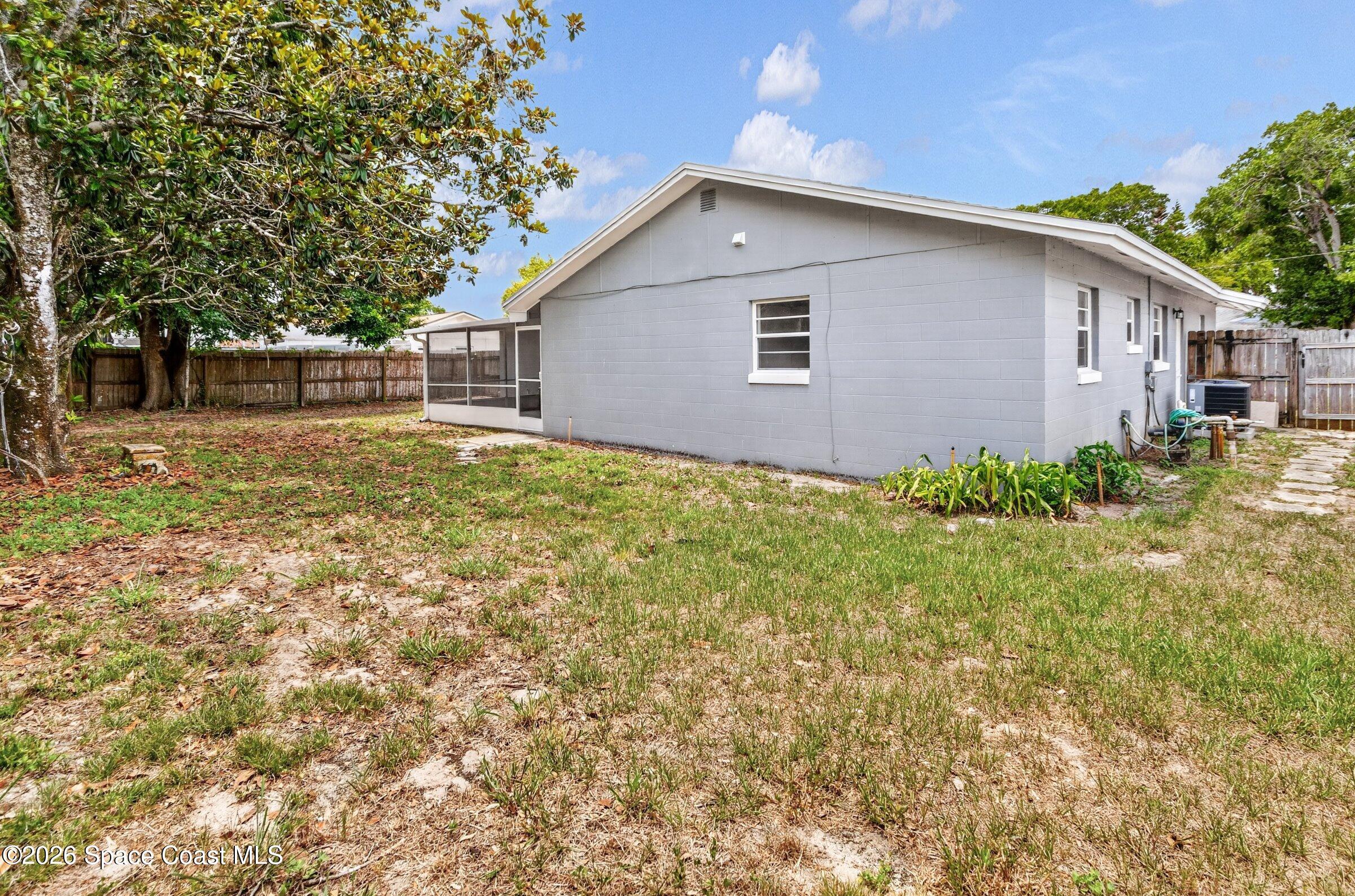 3905 Valley Lane