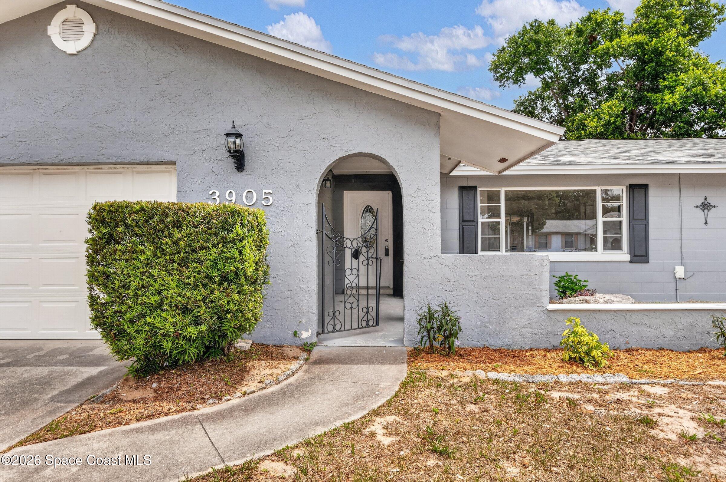 3905 Valley Lane