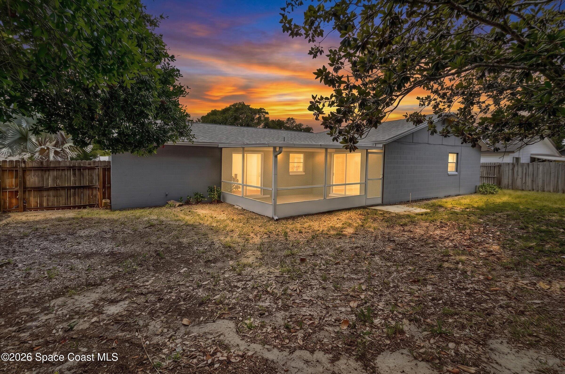 3905 Valley Lane