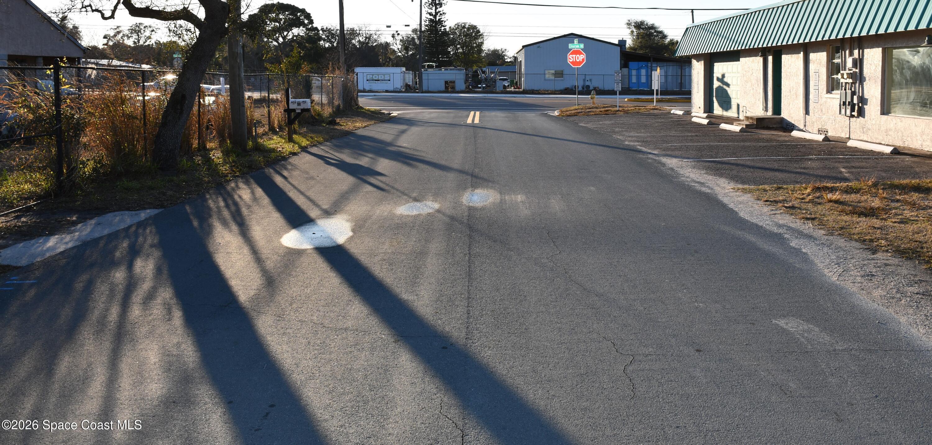 1529, 1531 Paradise Lane