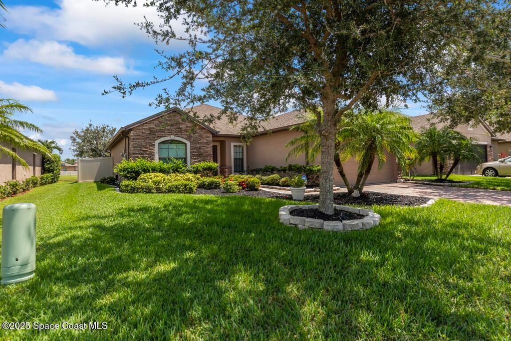 Photo of 1071 Dillard Drive SE, Palm Bay, FL 32909 (MLS # 1058702)