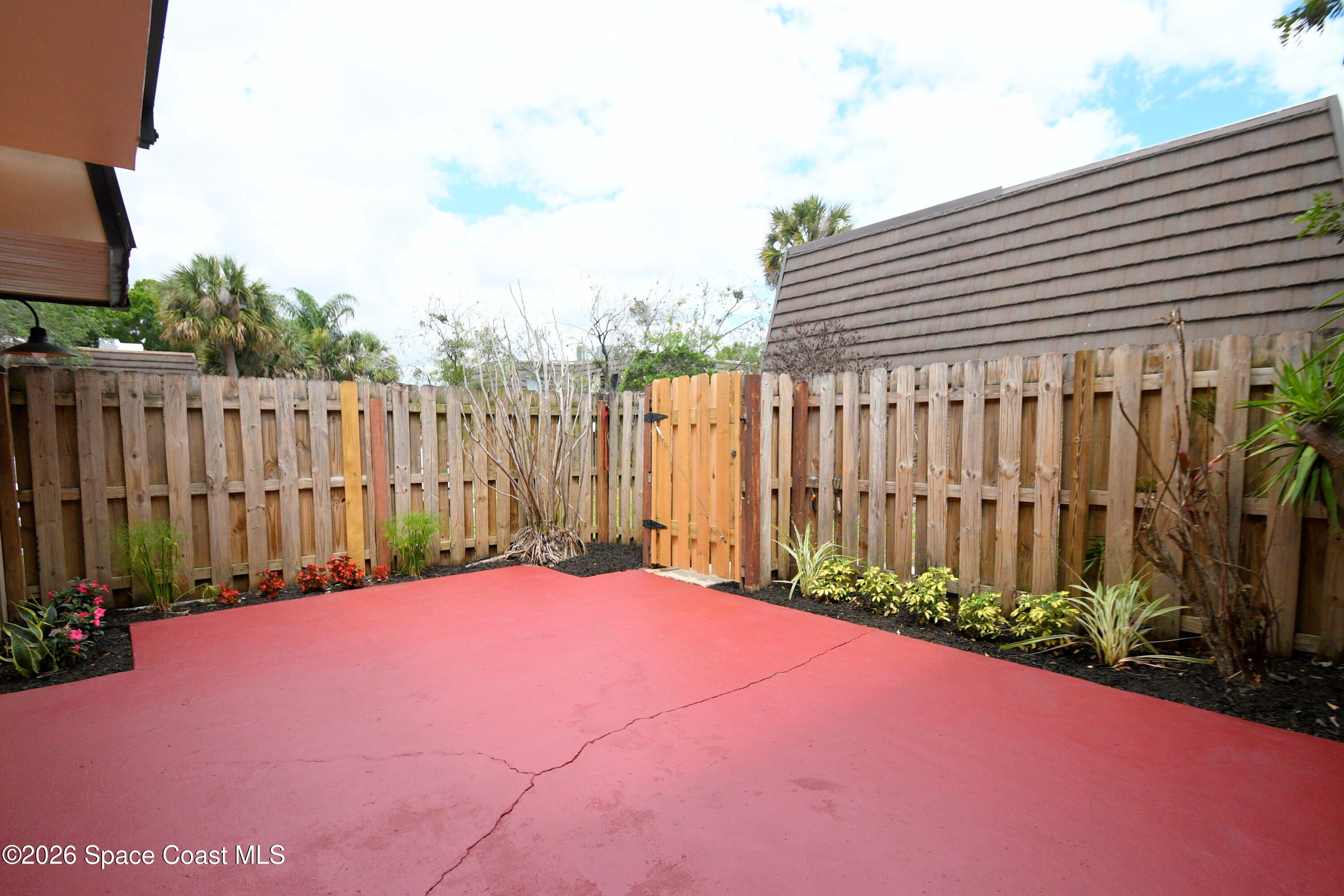 4014 Vista Oaks Circle NE