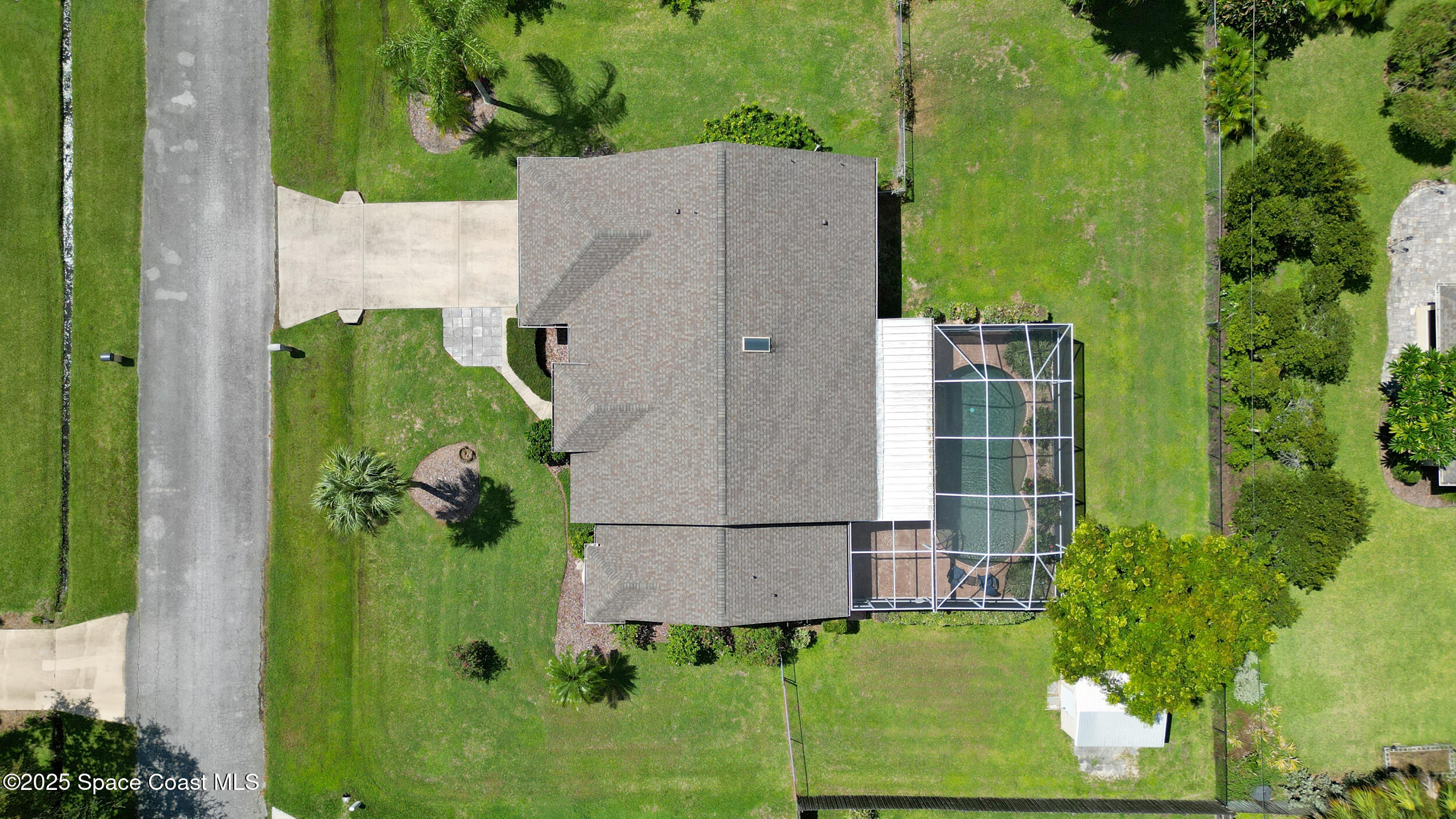 942 Peachland Avenue NE