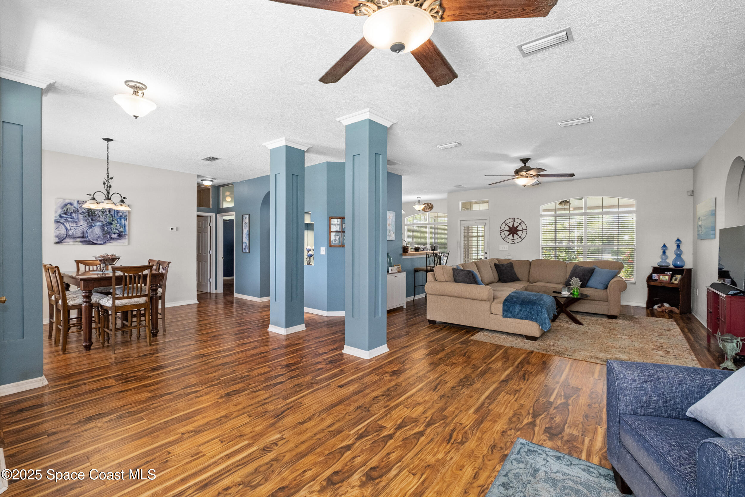 942 Peachland Avenue NE