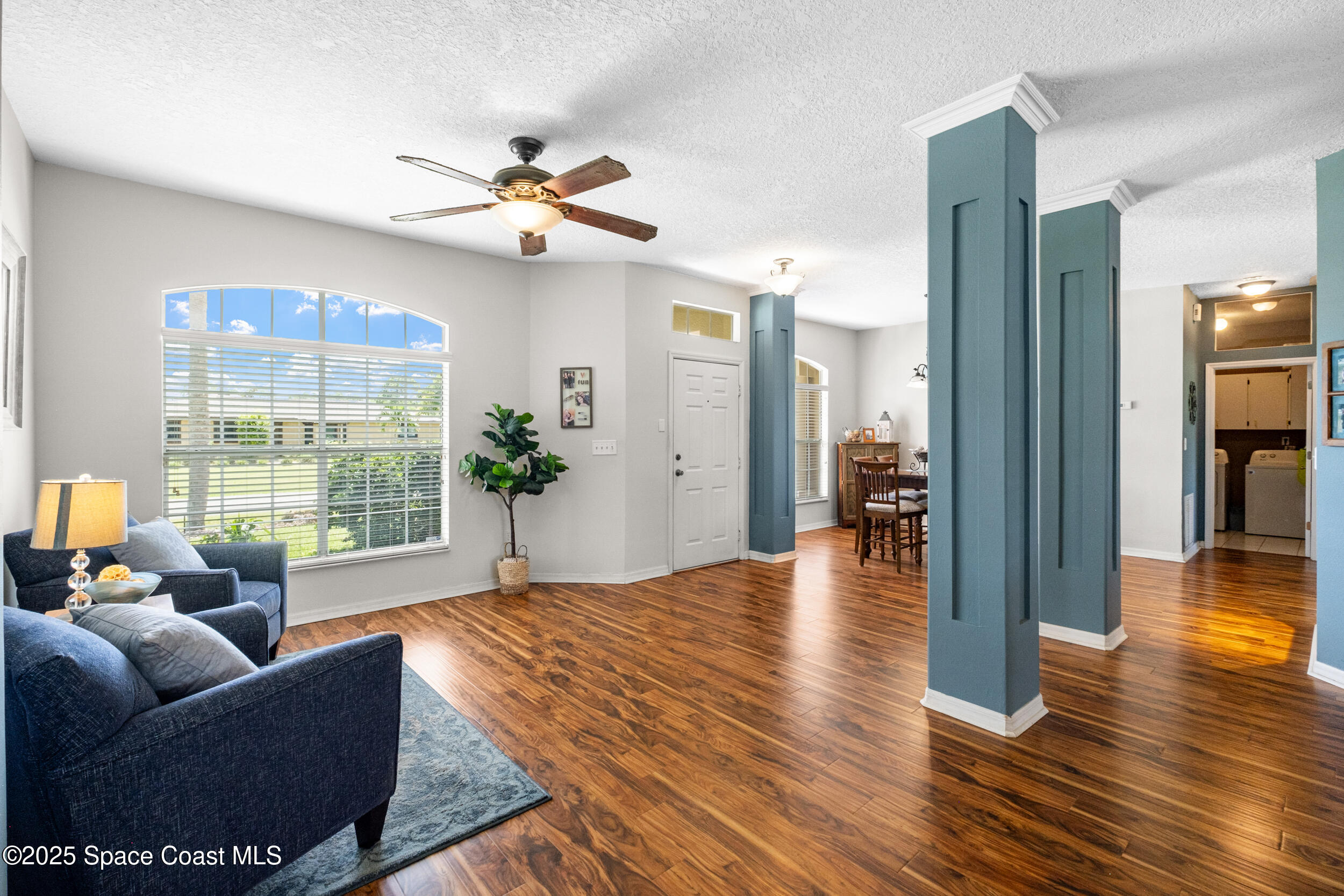 942 Peachland Avenue NE