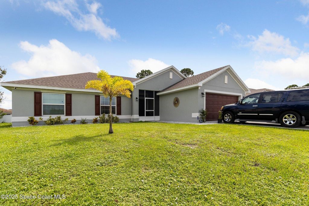 Photo of 926 Sable Circle SE, Palm Bay, FL 32909 (MLS # 1058505)