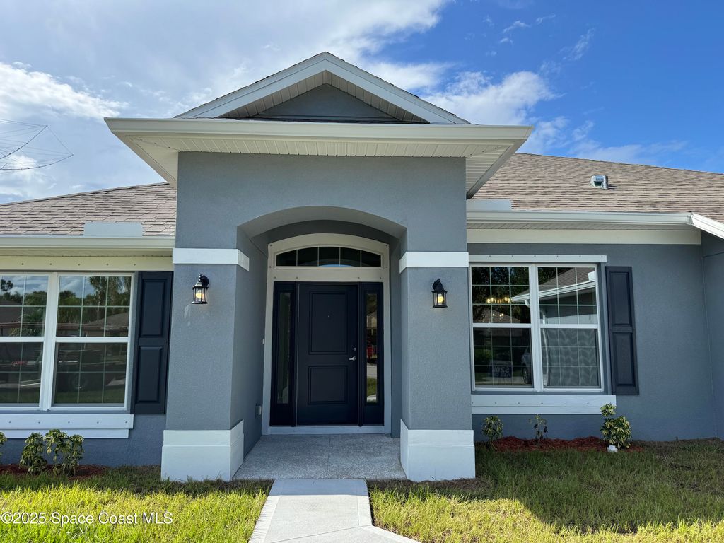 Photo of 665 Rolling Hill Drive, Sebastian, FL 32958 (MLS # 1057682)
