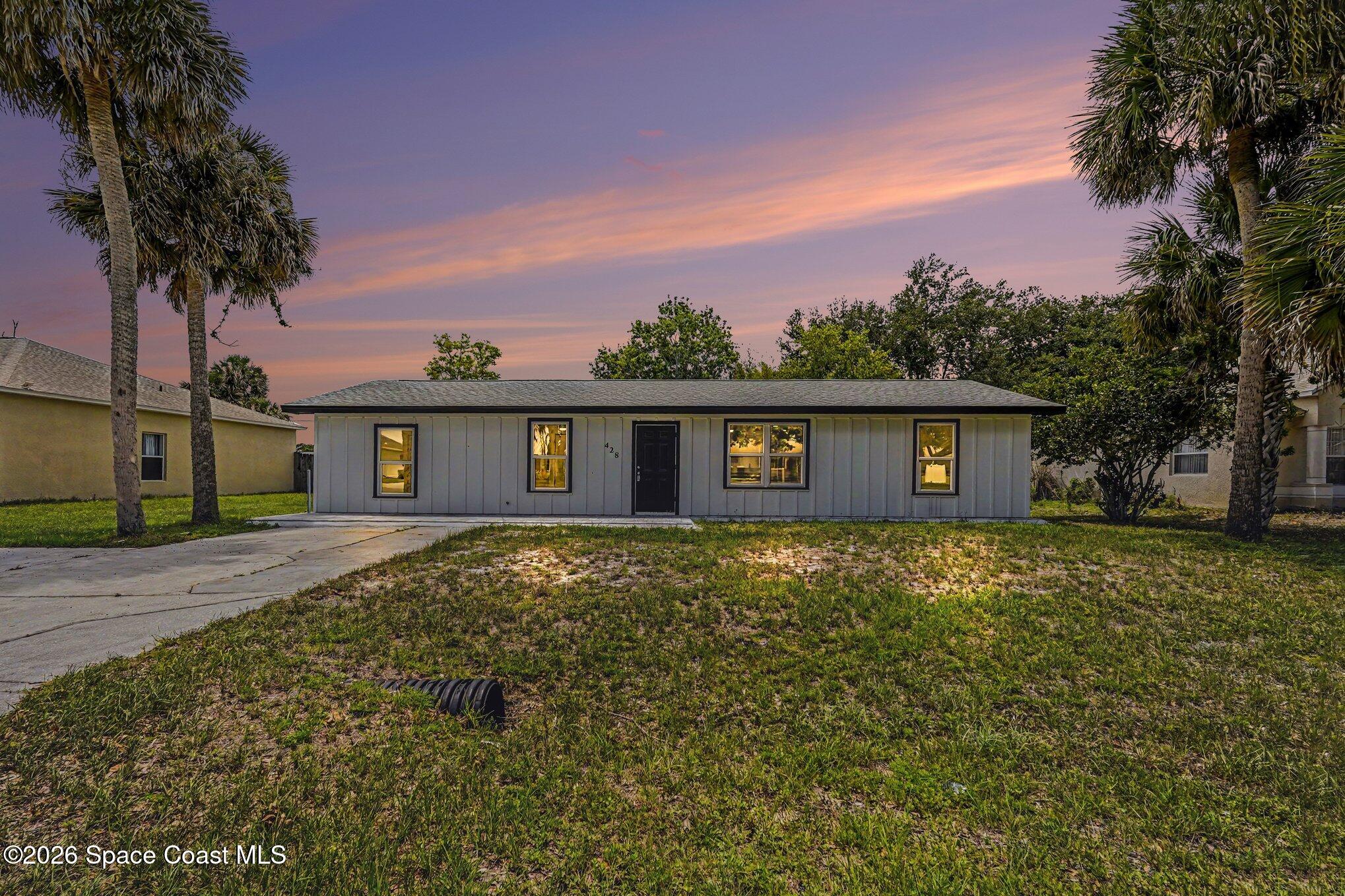 428 Calamondin Avenue NW