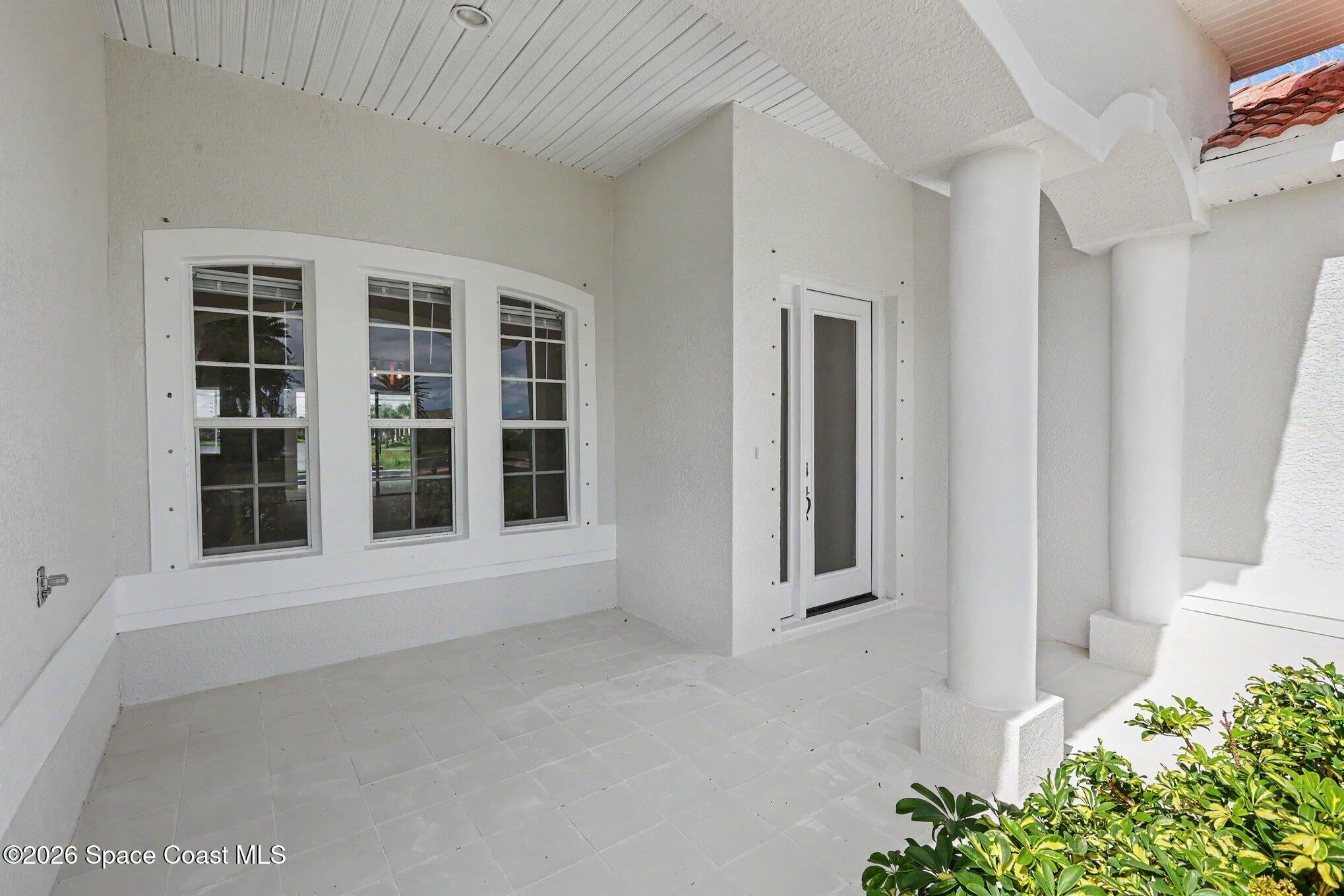 572 Oceanside Boulevard