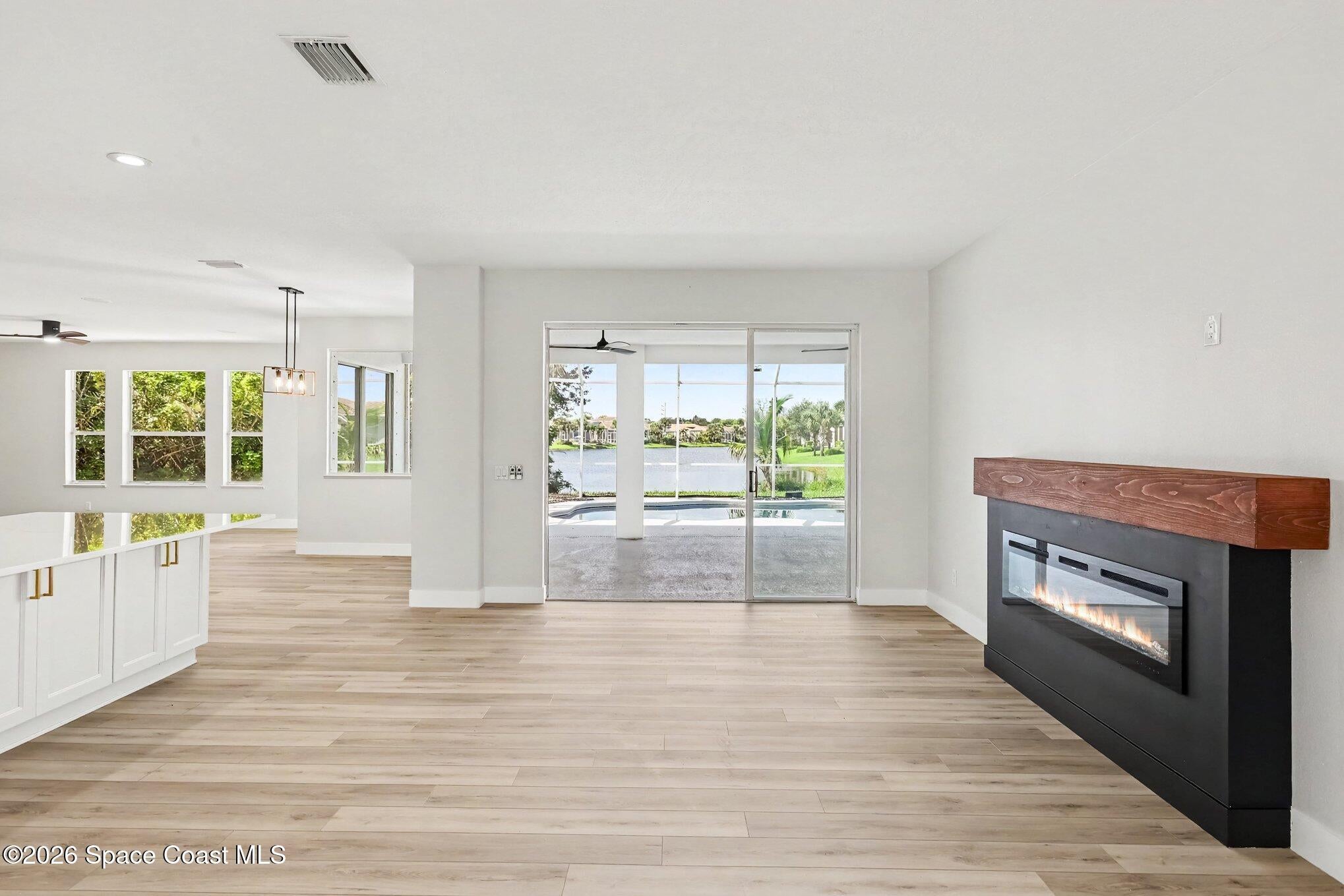572 Oceanside Boulevard