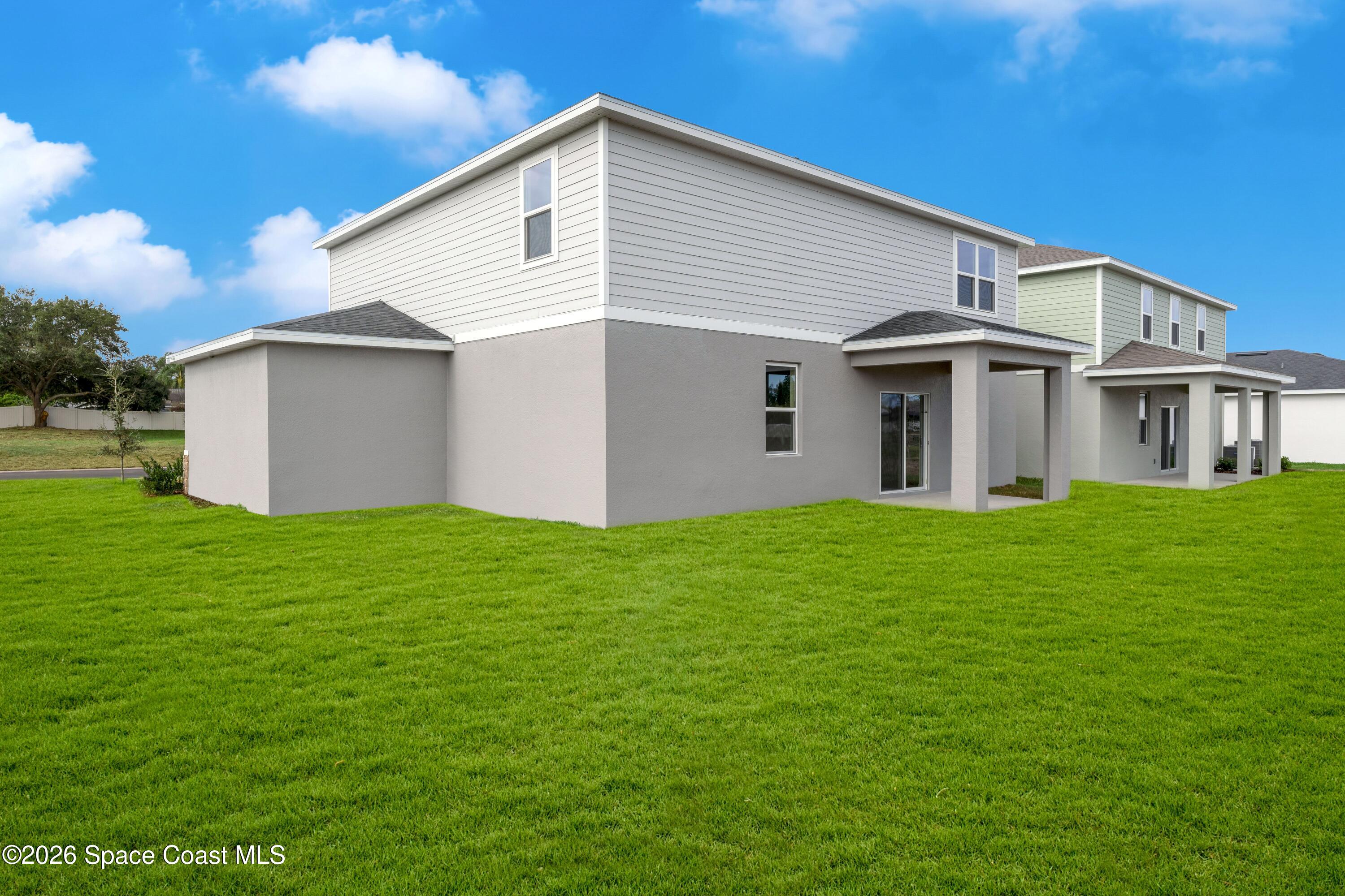 995 Connolly Lane NE