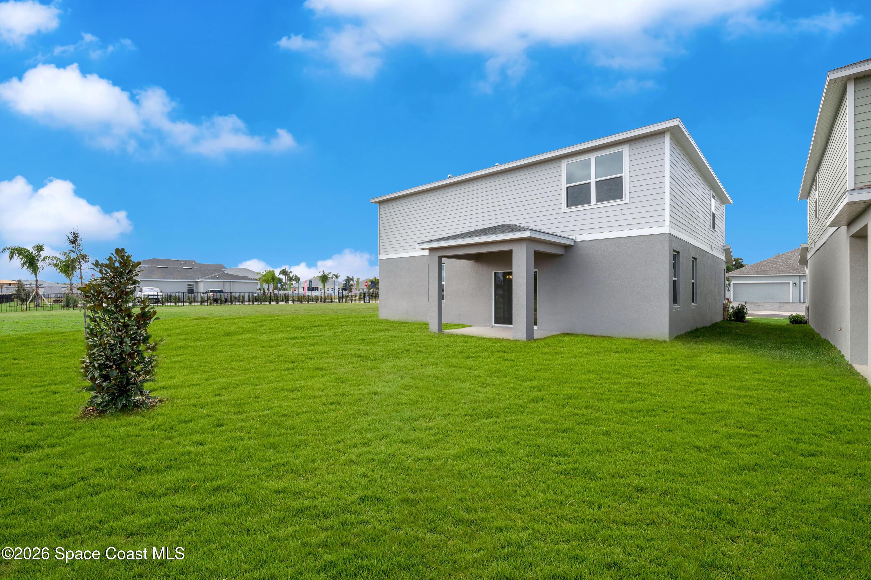 995 Connolly Lane NE