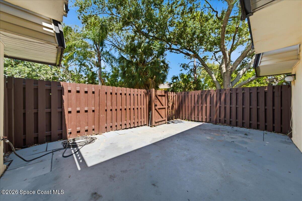 2913 Vista Oaks Circle NE