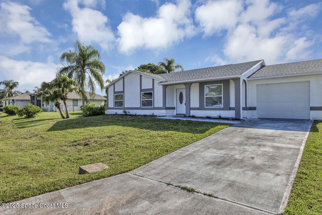 Photo of 1099 Dusseldorf Avenue NW, Palm Bay, FL 32907 (MLS # 1055598)