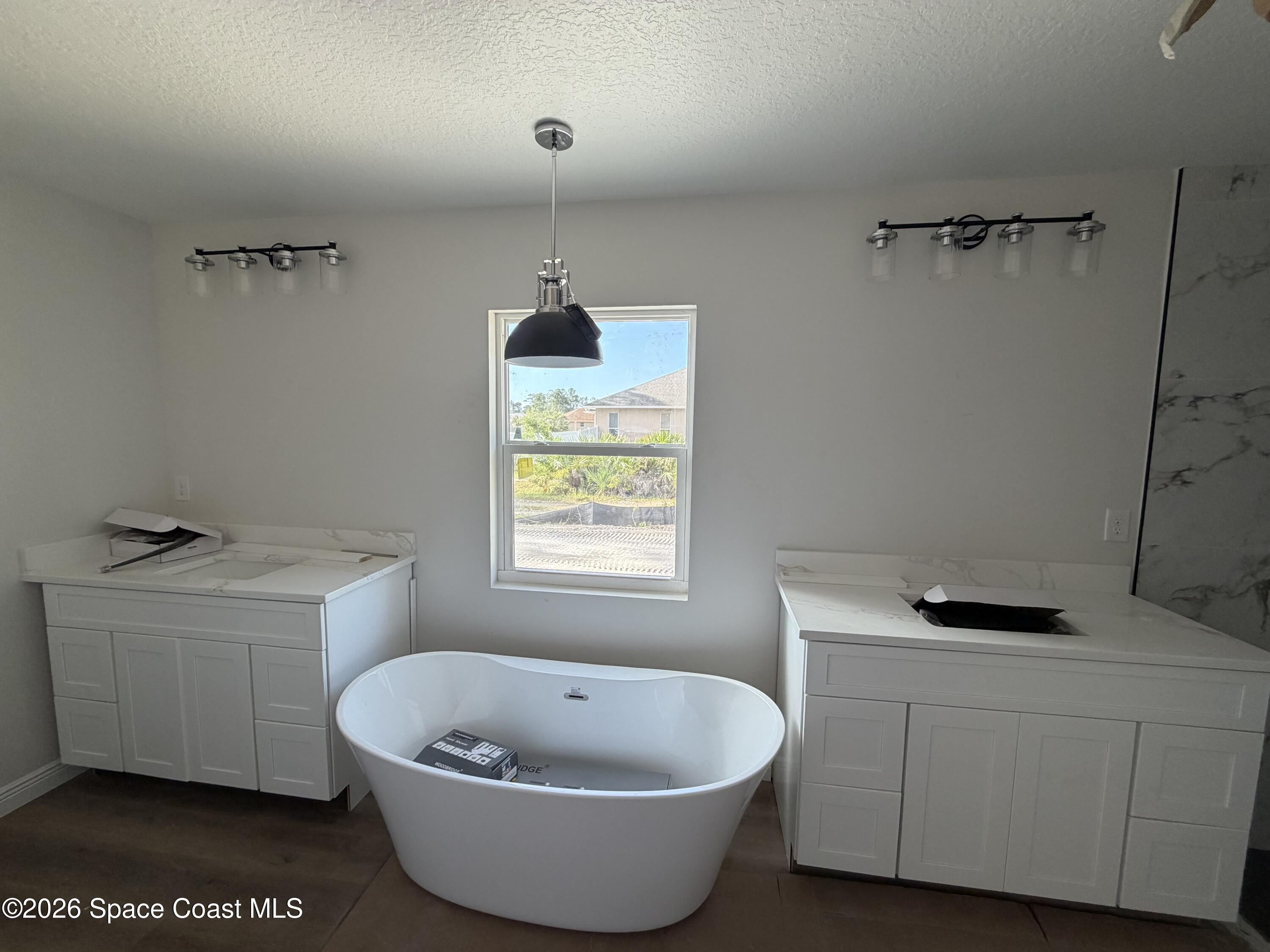 4065 Fawn Lake Boulevard