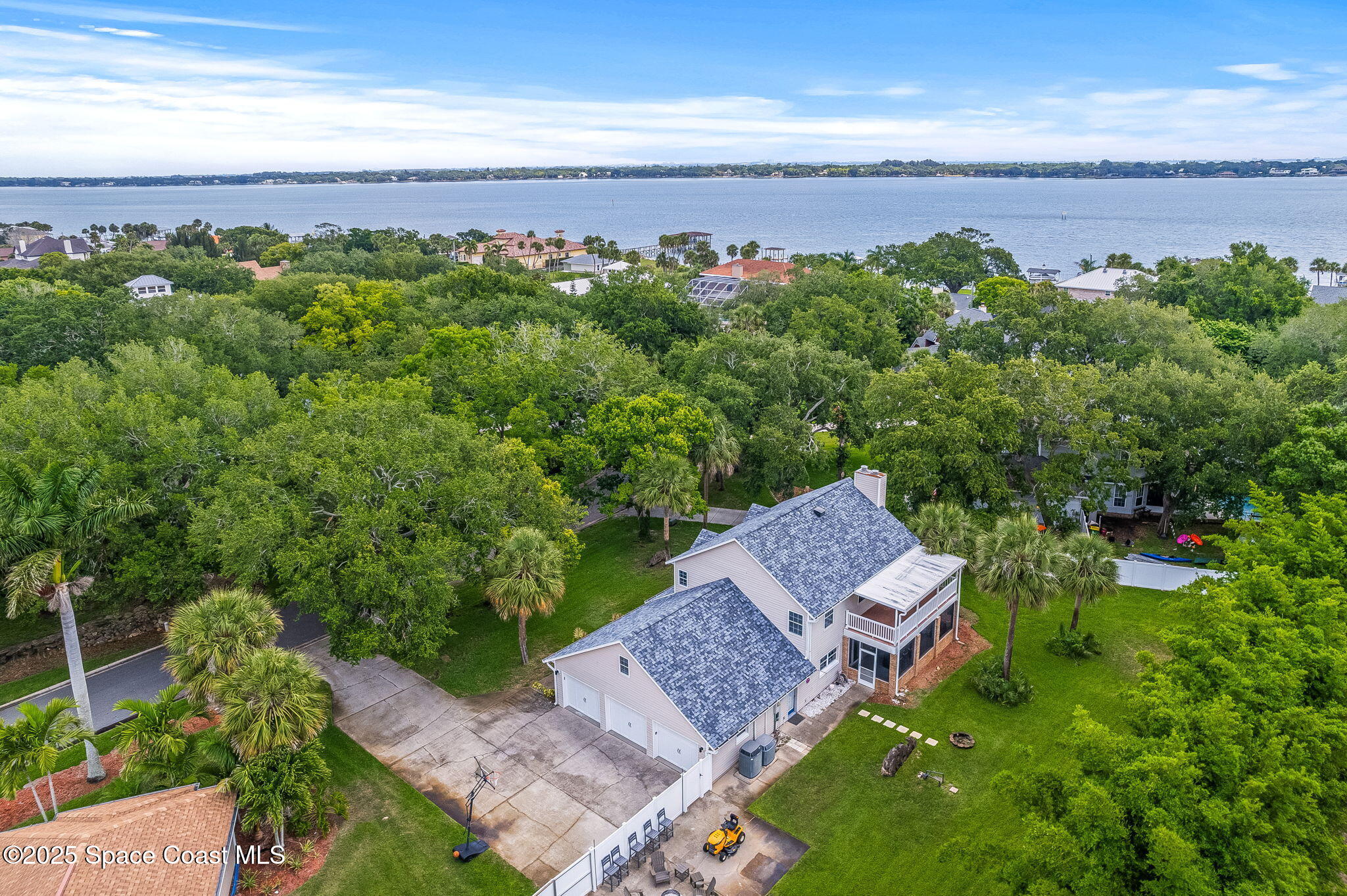 2225 Royal Oaks Drive