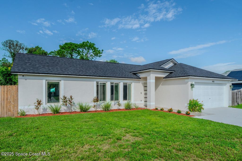 Photo of 490 Tillman Avenue SW, Palm Bay, FL 32908 (MLS # 1058873)